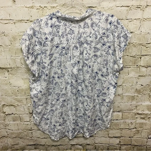 Eddie Bauer White Blue Floral Print Oversized Short Sleeve Top - Picture 3 of 5